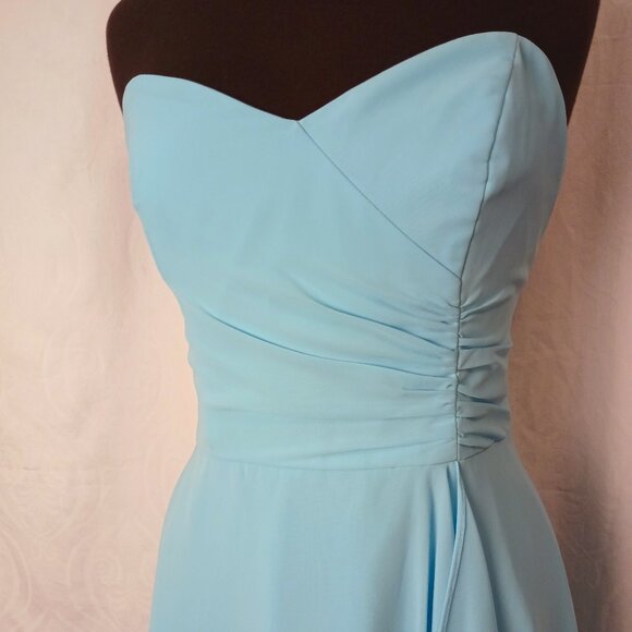 Strapless dress with Flared Skirt and front detail - Picture 3 of 6
